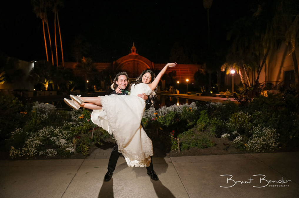 Elena’s and Kevin’s Sun-Soaked Wedding and Rosy Love Story